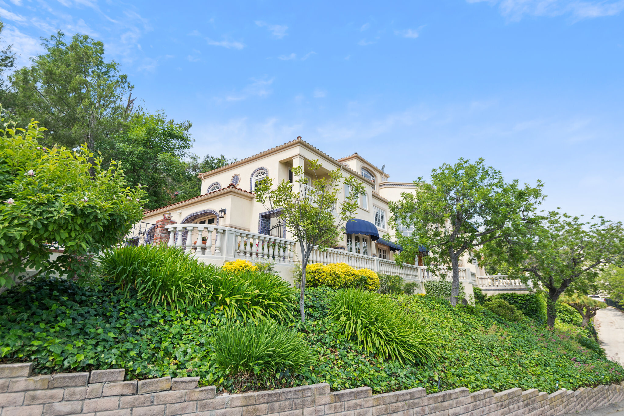 14405 Mulholland Drive — Mediterranean hillside residence